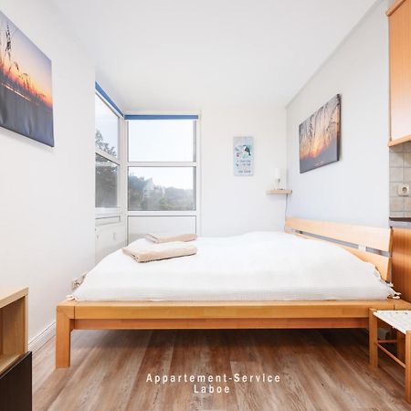 Ferienwohnung Hafenresidenz - Seitlicher Blick über Hafen und Kieler Förde Laboe Exterior foto